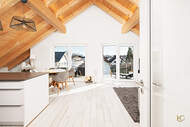 Dachgeschosswohnung mit atemberaubenden Deckenhöhen und Zugspitzblick – Weilheim 00
